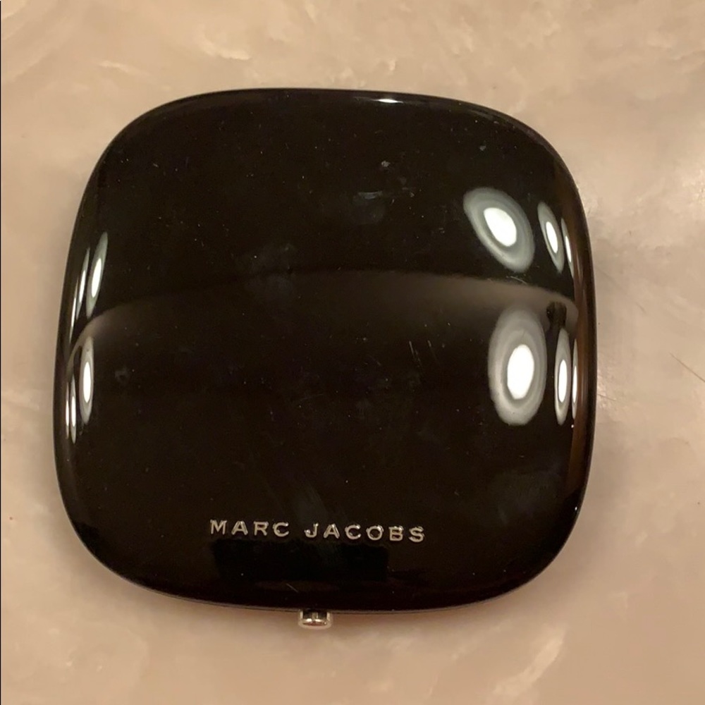 Marc Jacobs light filtering contour powder